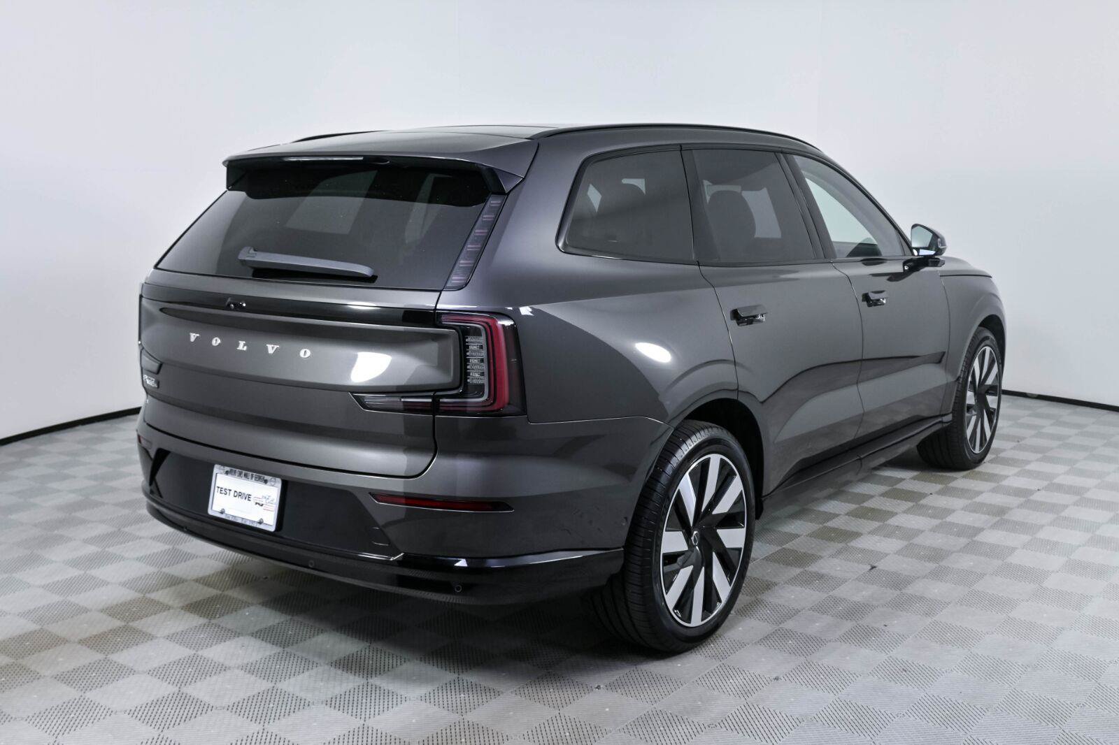 Used 2025 Volvo EX90 Ultra AWD/4WD image 28