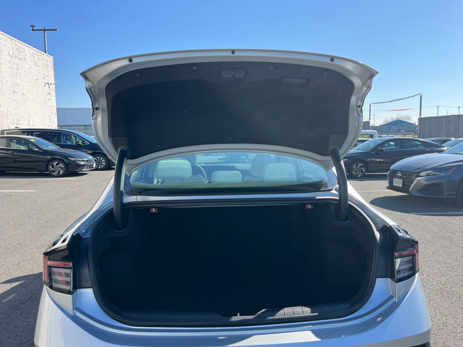 Used 2025 Kia Soul LX w/ LX Technology Package FWD image 29
