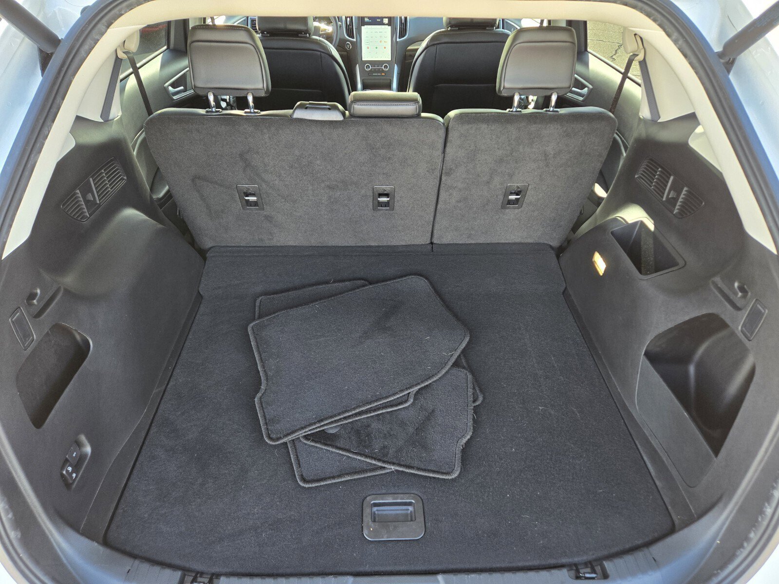 Used 2023 Ford Edge SEL w/ Convenience Package image 14