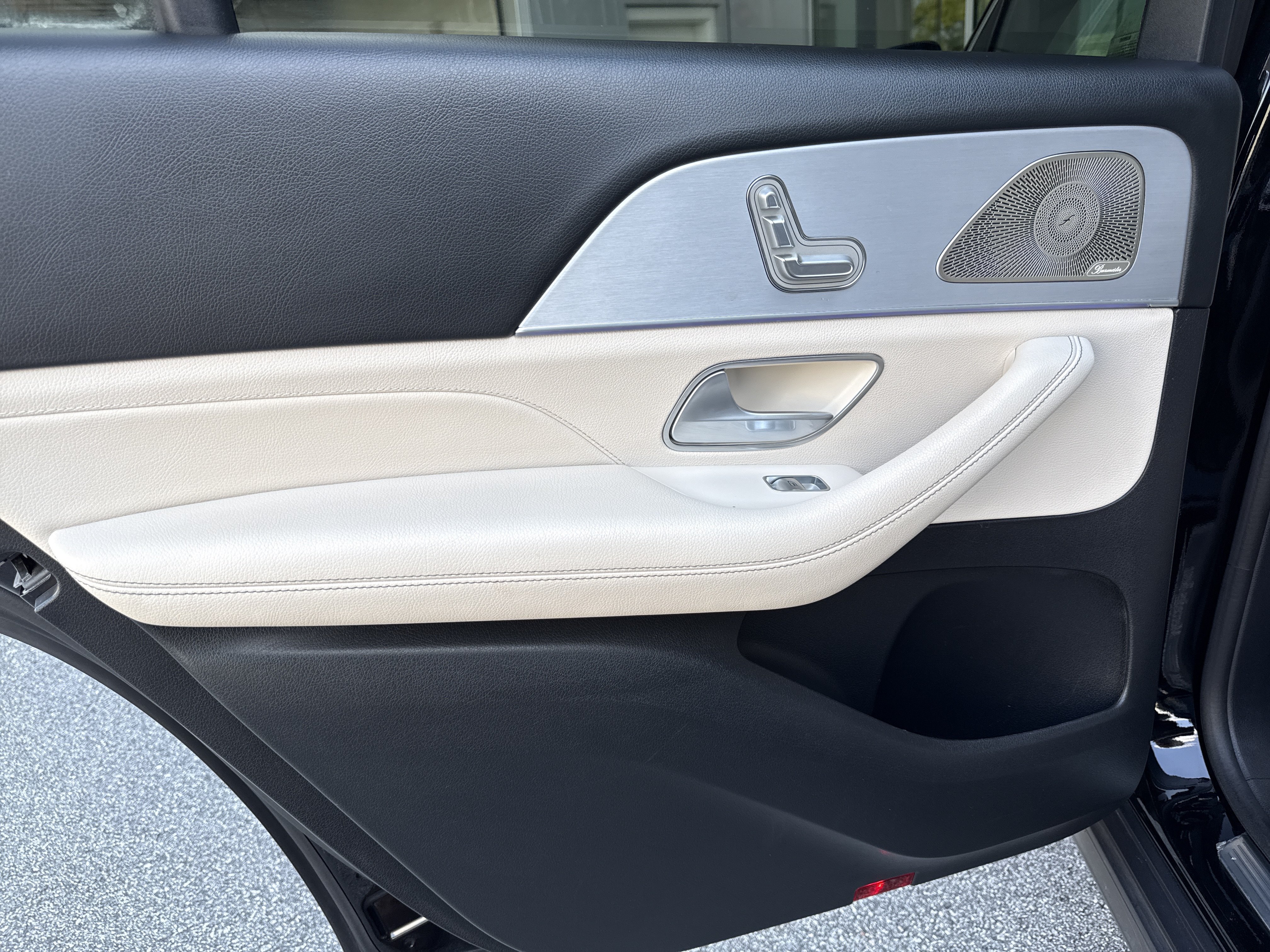 Used 2025 Mercedes-Benz GLS 450 4MATIC image 28