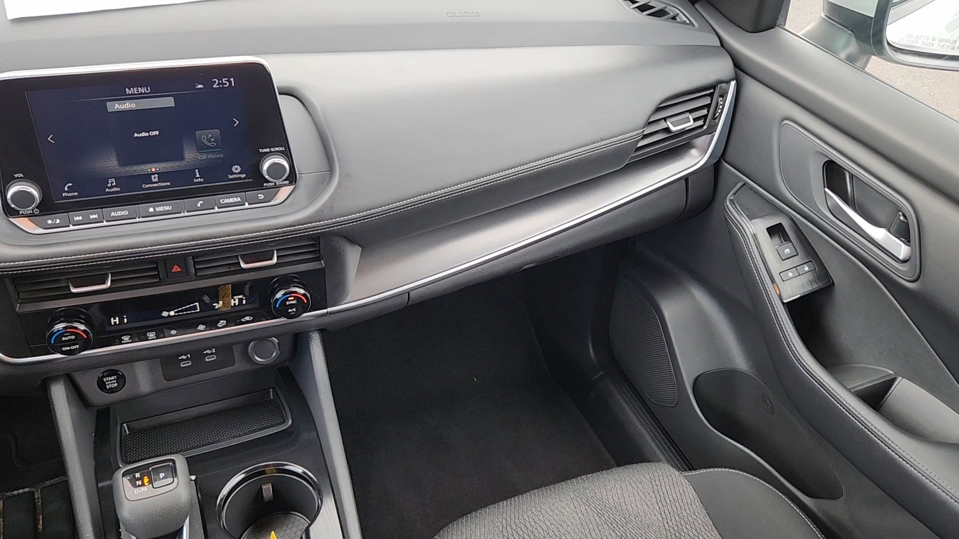Used 2025 Nissan Rogue SV image 6