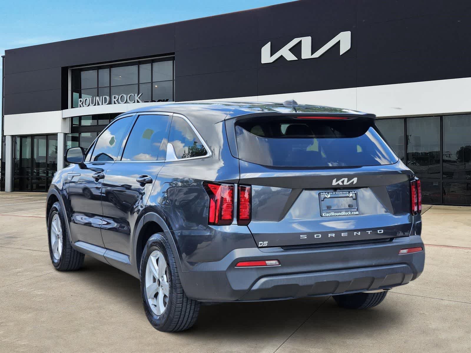 Used 2022 Kia Sorento LX FWD image 5
