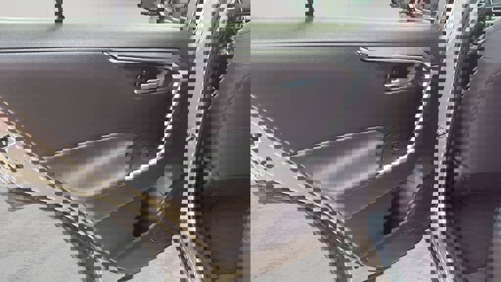 Used 2021 Toyota RAV4 XLE w/ Carpet Mat Package (TMS) AWD/4WD image 43