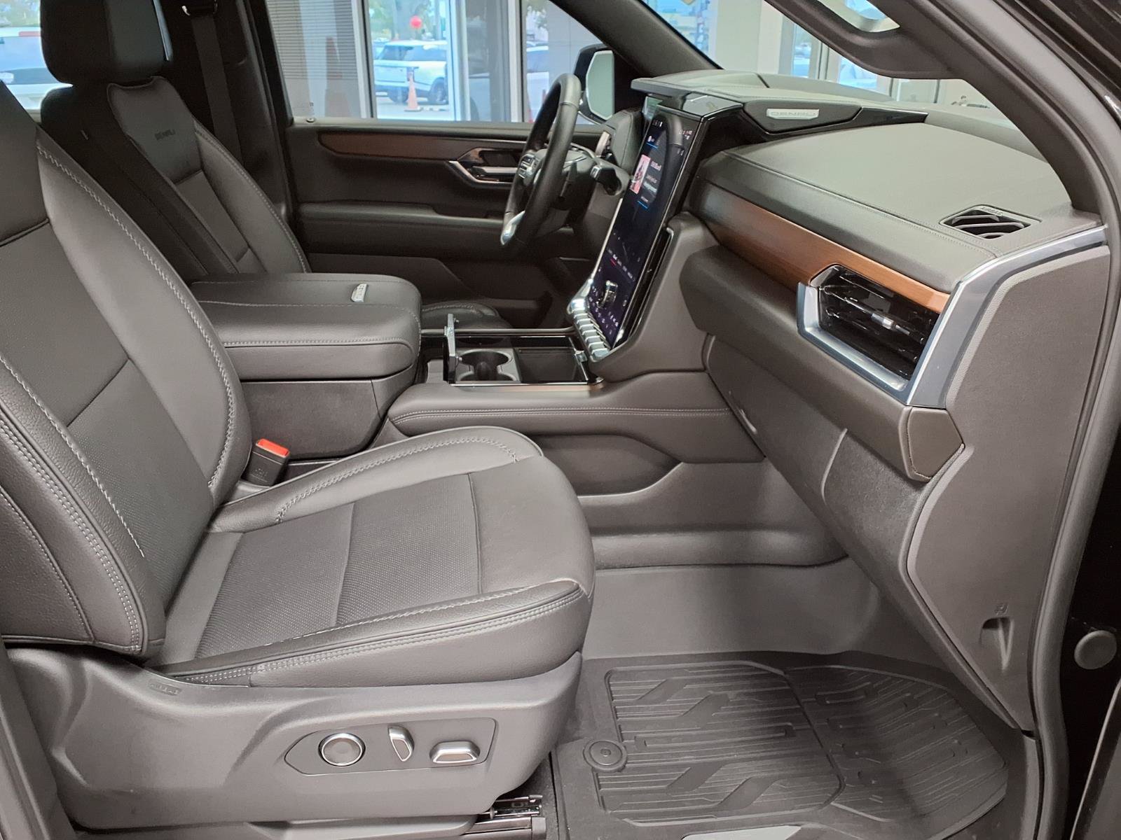 Used 2026 GMC Yukon Denali AWD/4WD image 10