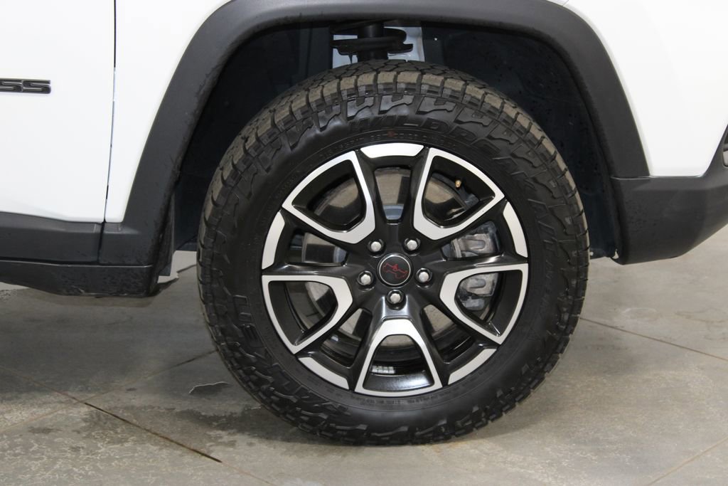 Used 2025 Jeep Compass Trailhawk image 12