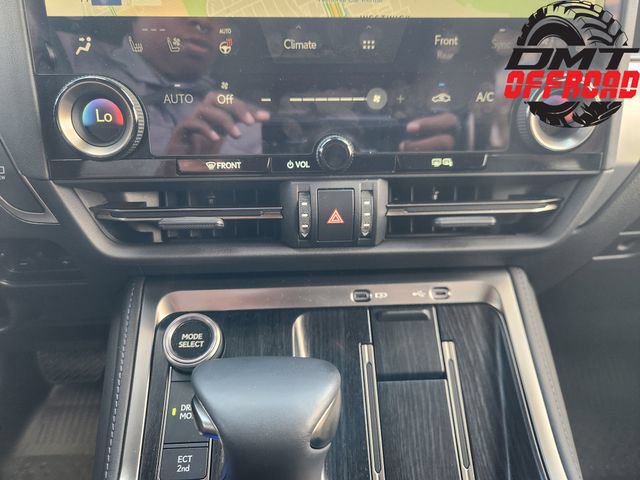Used 2026 Lexus GX 550 w/ Accessory Package (2T) AWD/4WD image 18