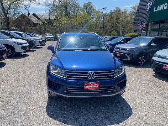 Used 2016 Volkswagen Touareg Sport AWD/4WD image 2