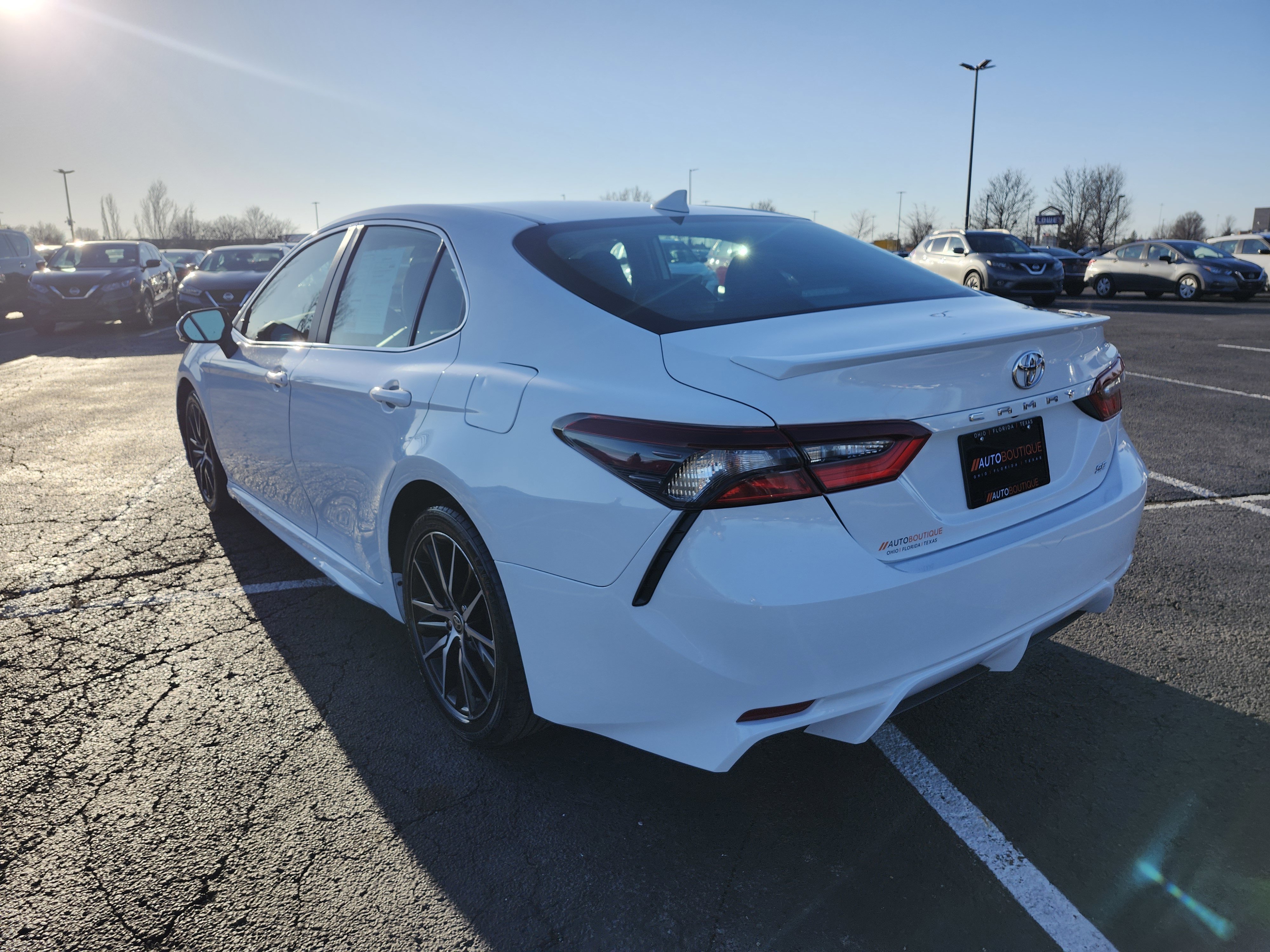 Used 2022 Toyota Camry SE image 15