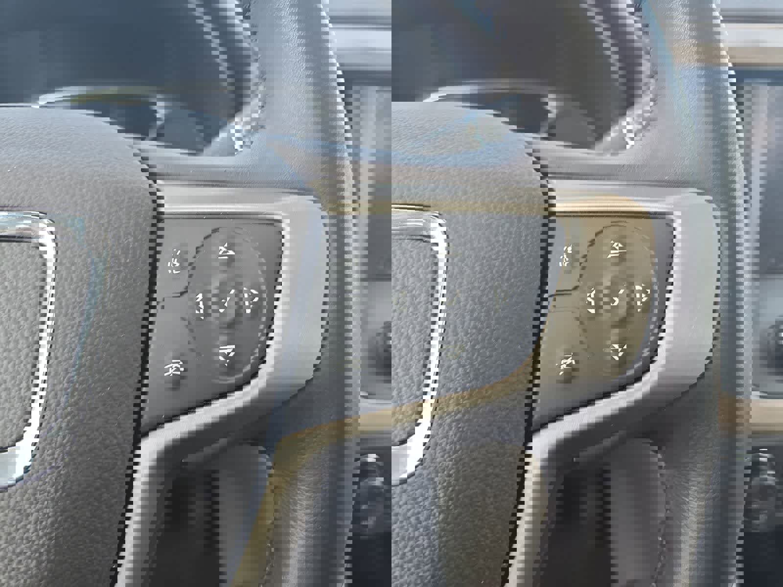 Used 2018 GMC Acadia Denali w/ Technology Package image 25