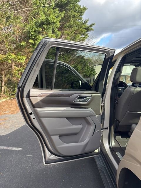 Used 2021 Chevrolet Tahoe LT w/ LT Signature Package image 19