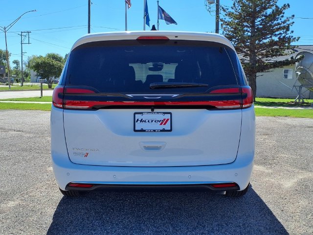 New 2027 Chrysler Pacifica Select FWD image 19