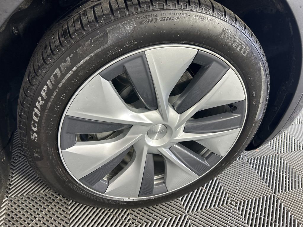 Used 2024 Tesla Model Y Long Range image 5