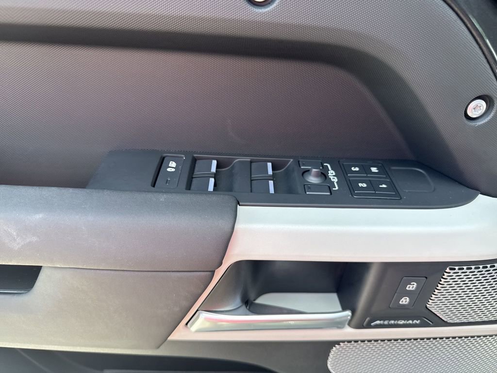 Used 2024 Land Rover Defender 130 S image 23