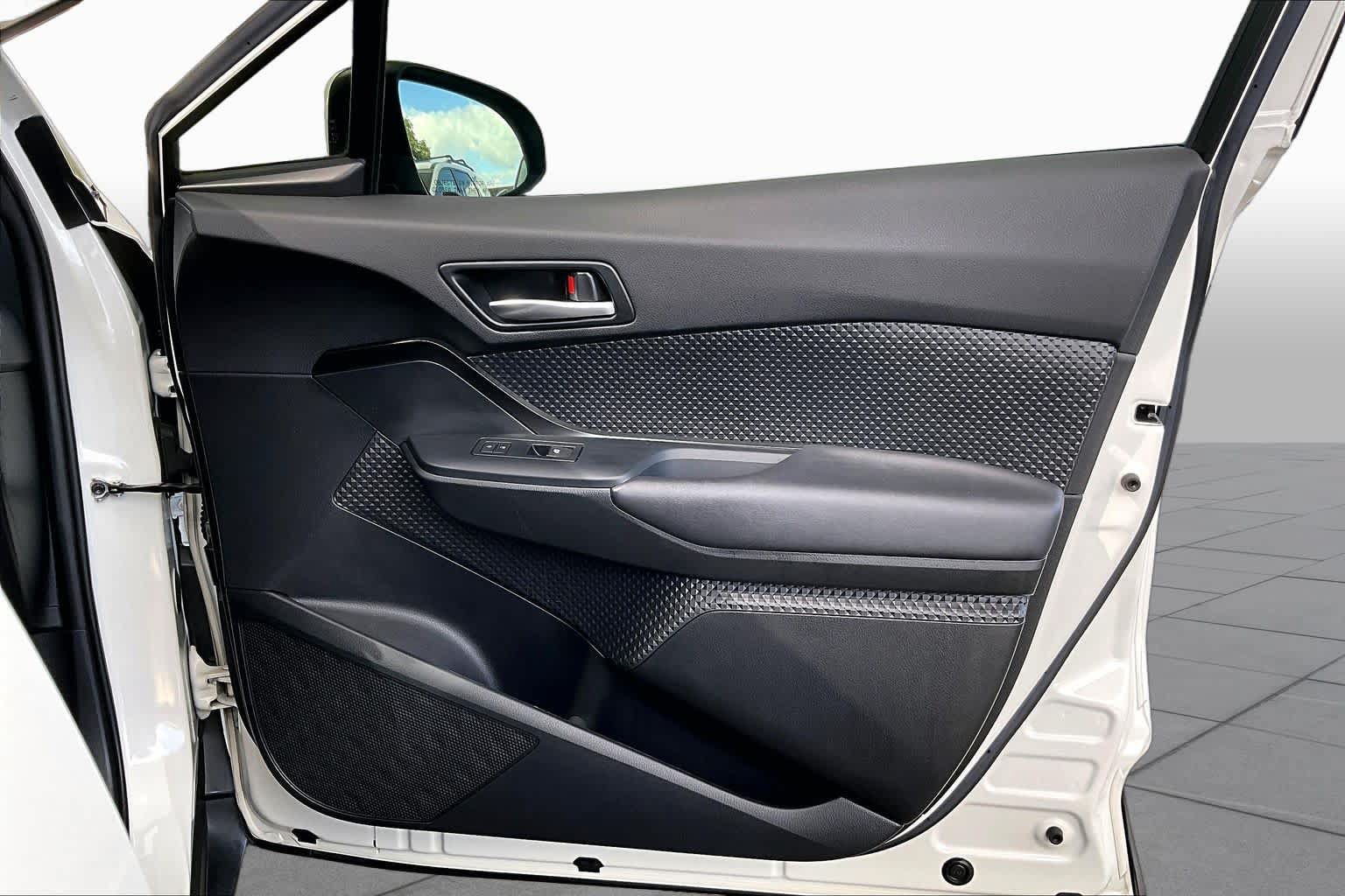 Used 2019 Toyota C-HR LE FWD image 22