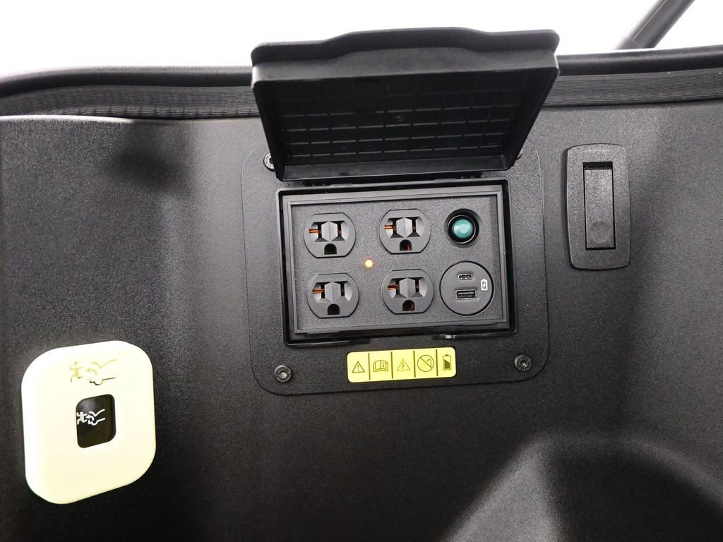 Used 2025 Ford F150 Lightning XLT image 26