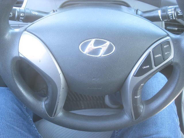 Used 2013 Hyundai Elantra GLS image 19