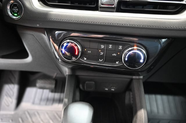 Certified 2025 Chevrolet TrailBlazer LT w/ LT Cold Weather Package FWD image 17