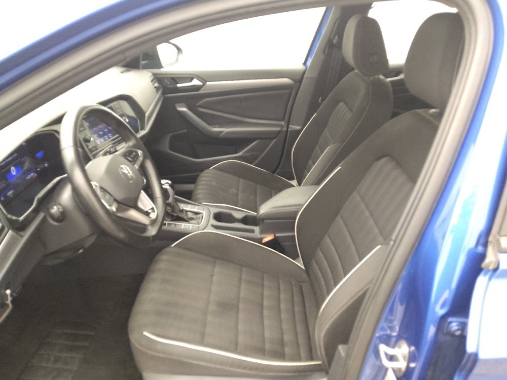 Used 2024 Volkswagen Jetta Sport FWD image 17