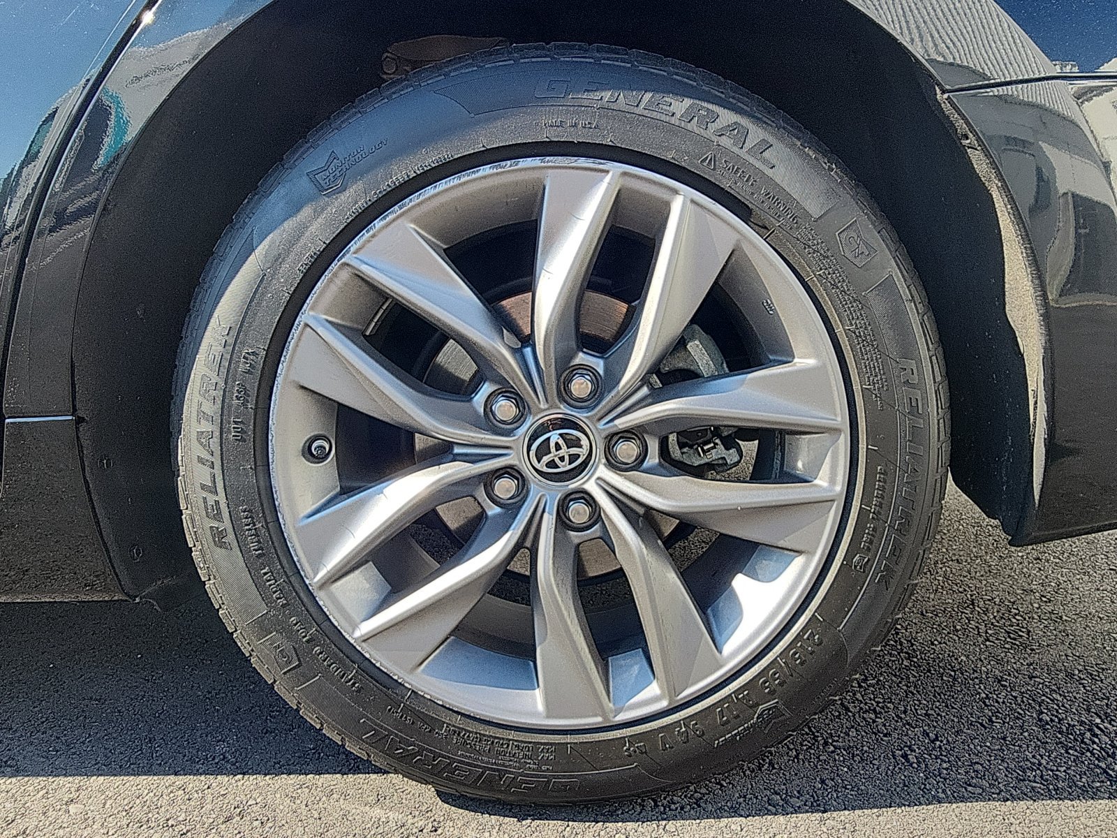 Used 2019 Toyota Avalon XLE w/ Moonroof Package FWD image 9