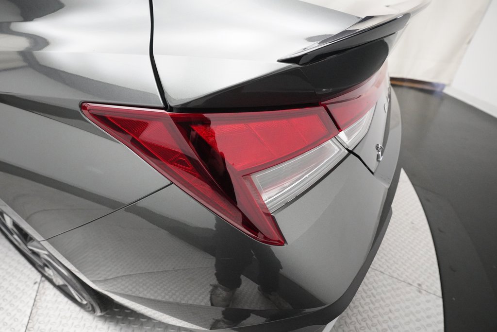 Used 2025 Hyundai Elantra Sport image 31