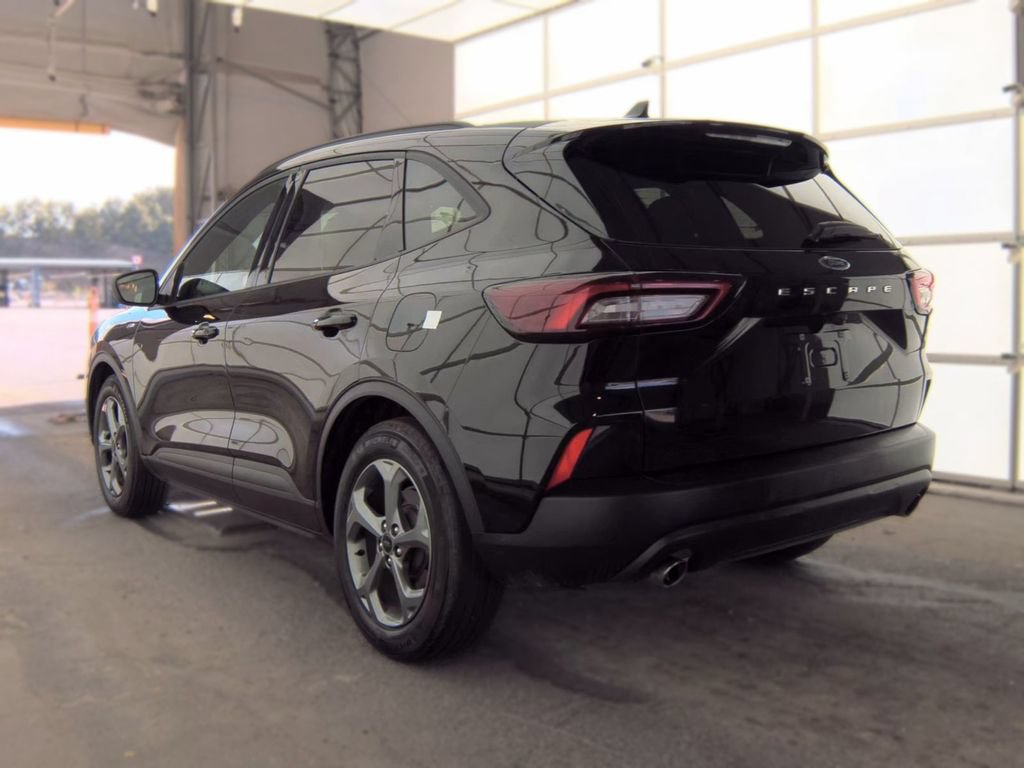 Used 2025 Ford Escape ST-Line FWD image 4