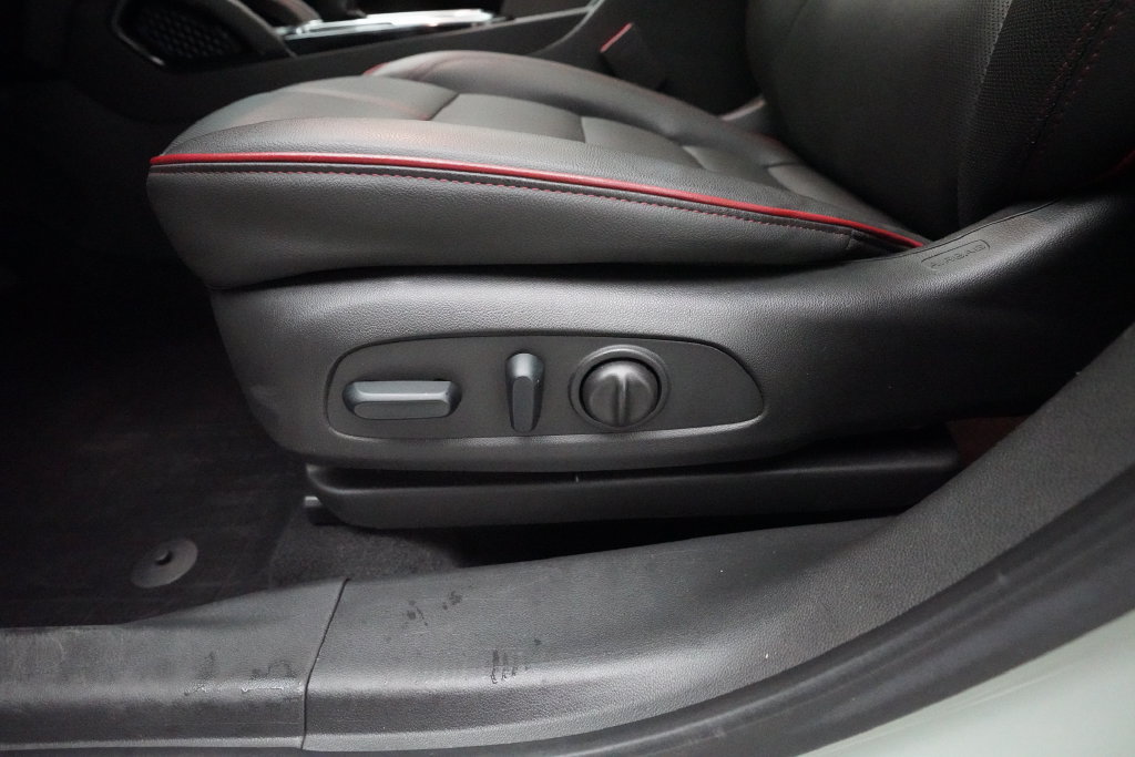 Used 2024 Chevrolet TrailBlazer RS w/ Convenience Package FWD image 28