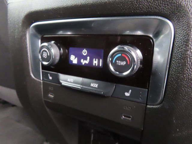 Certified 2025 Chevrolet Suburban Premier image 38