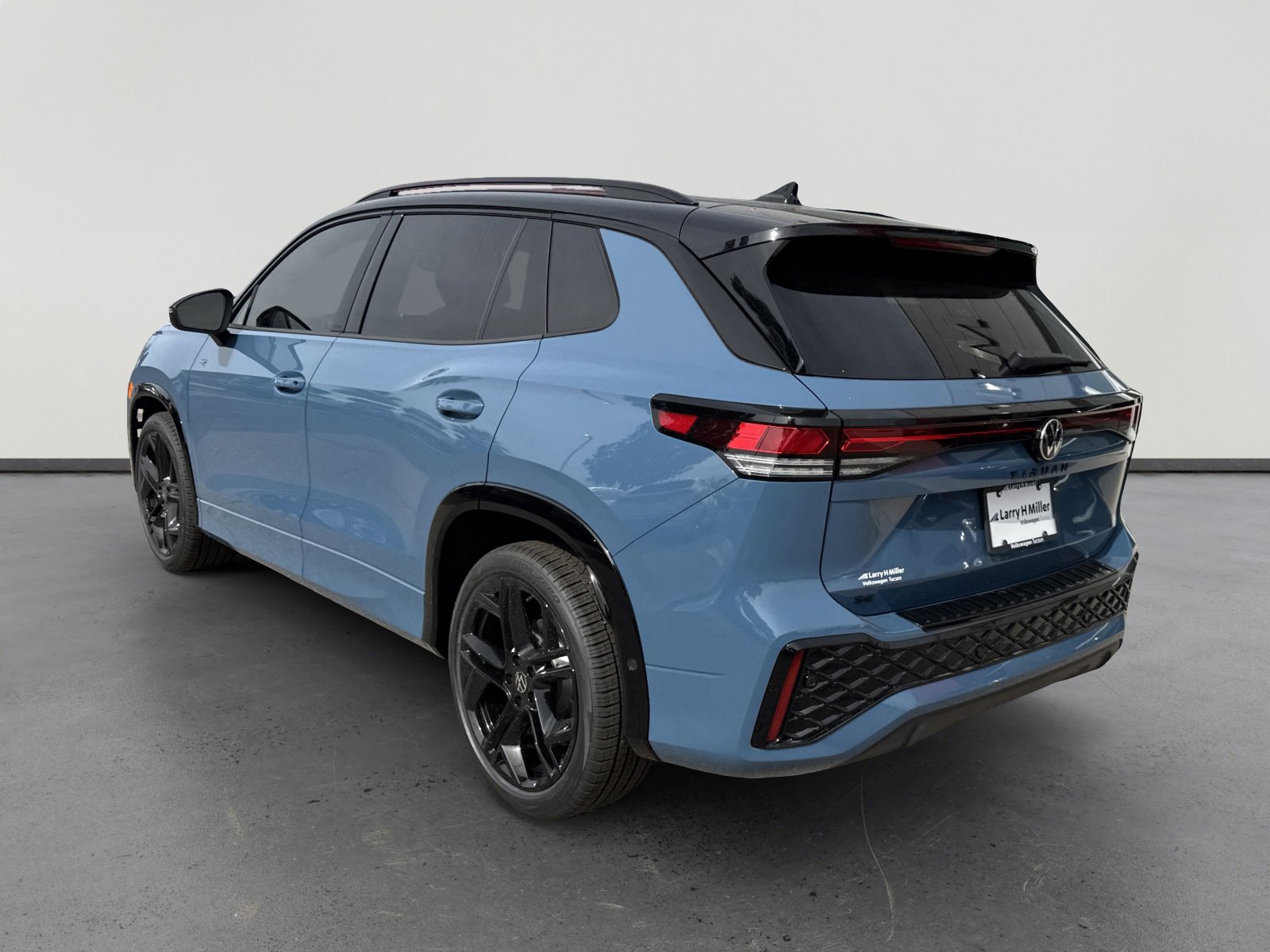 New 2026 Volkswagen Tiguan SE R-Line image 4