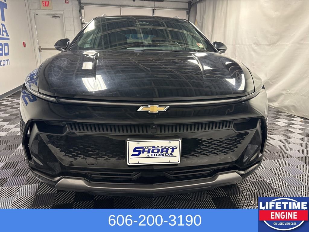 Used 2025 Chevrolet Equinox EV LT image 2