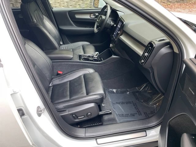 Certified 2024 Volvo XC40 B5 Plus w/ Protection Package Premier AWD/4WD image 13