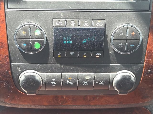 Used 2010 Chevrolet Avalanche LTZ AWD/4WD image 25