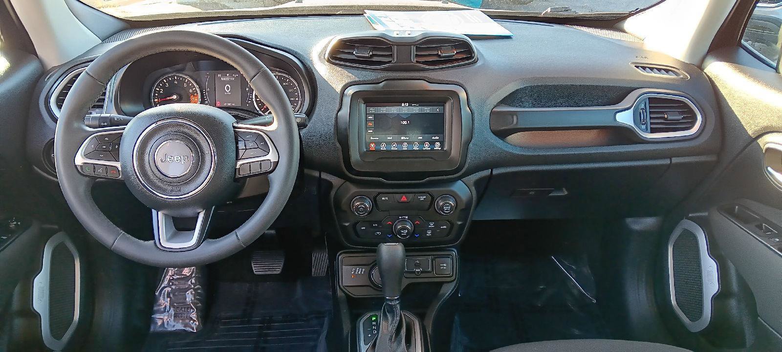 Used 2018 Jeep Renegade Latitude image 4