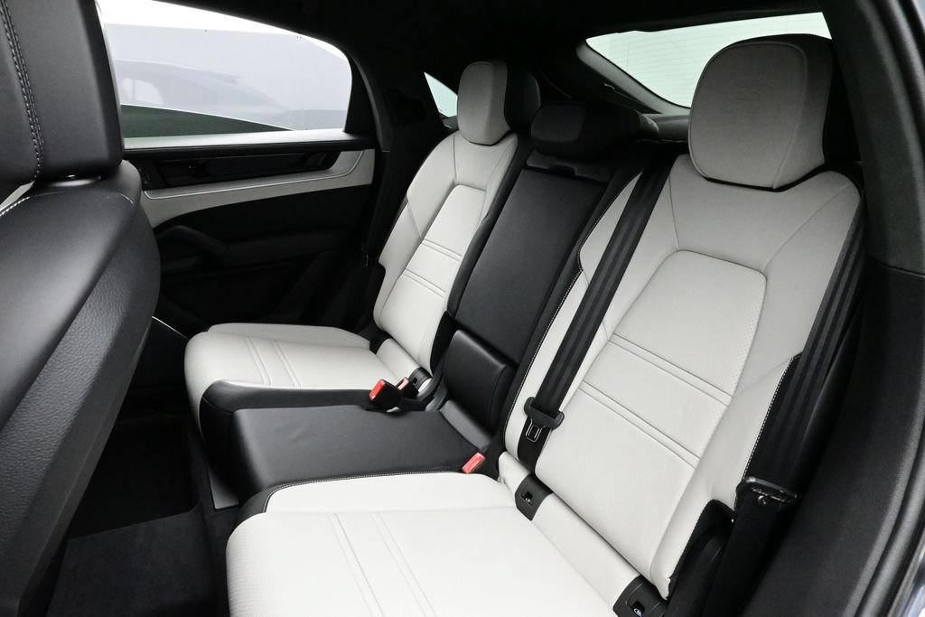 New 2026 Porsche Cayenne Turbo AWD/4WD image 14
