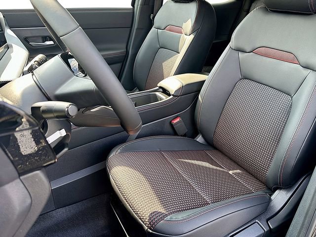 New 2026 Nissan Kicks SR w/ Cold Weather Package image 25