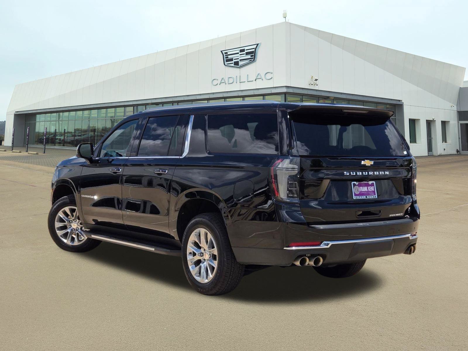 Used 2026 Chevrolet Suburban Premier w/ Sun And Tow Package AWD/4WD image 4