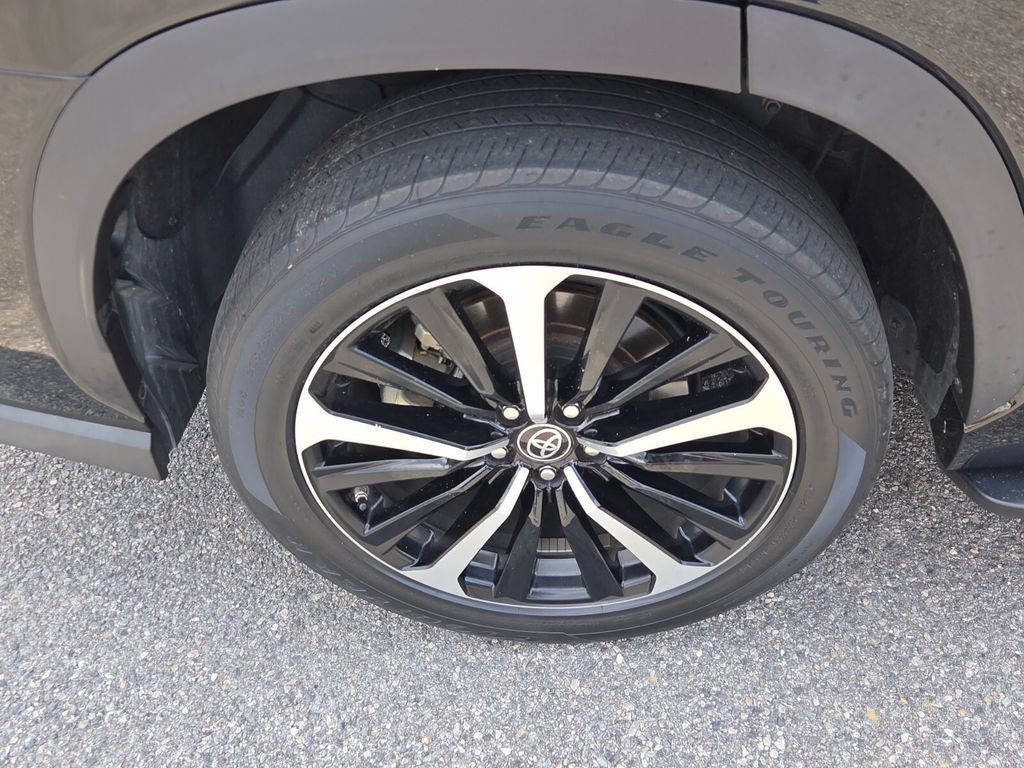 Used 2022 Toyota Highlander XSE FWD image 13