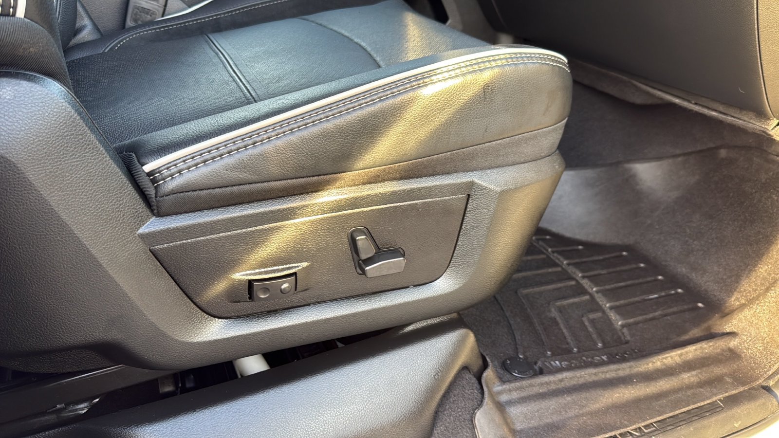 Used 2025 RAM 2500 Laramie w/ Sport Appearance Package AWD/4WD image 22