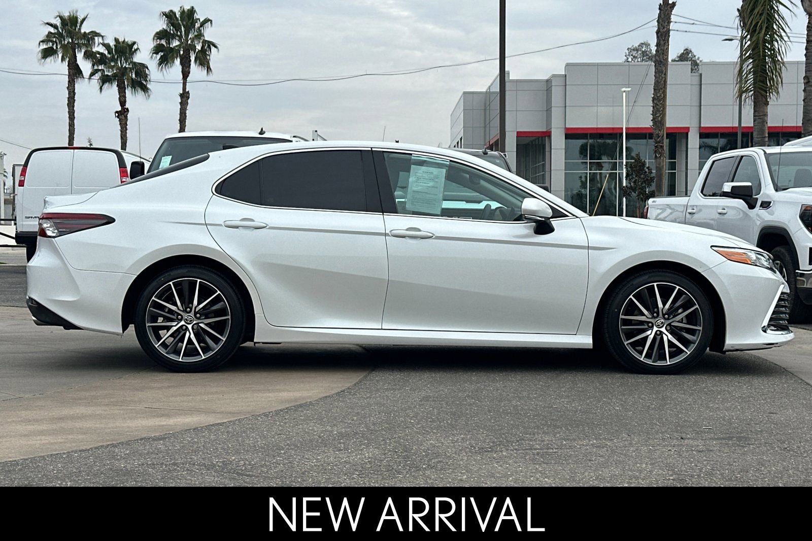 Used 2023 Toyota Camry XLE image 3