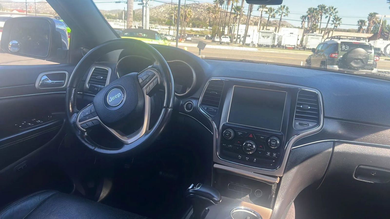 Used 2015 Jeep Grand Cherokee Limited w/ Luxury Group II RWD image 14