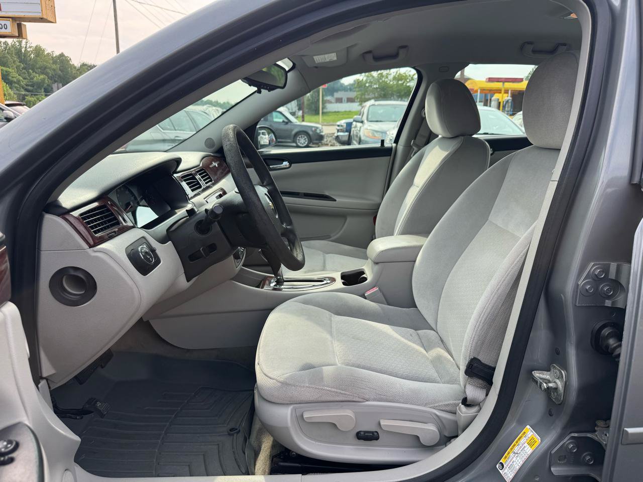 Used 2009 Chevrolet Impala LS FWD image 10