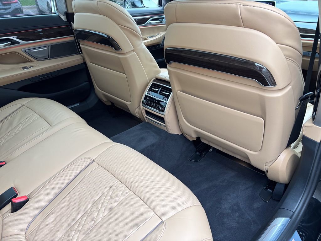 Certified 2022 BMW 750i xDrive w/ Executive Package image 49