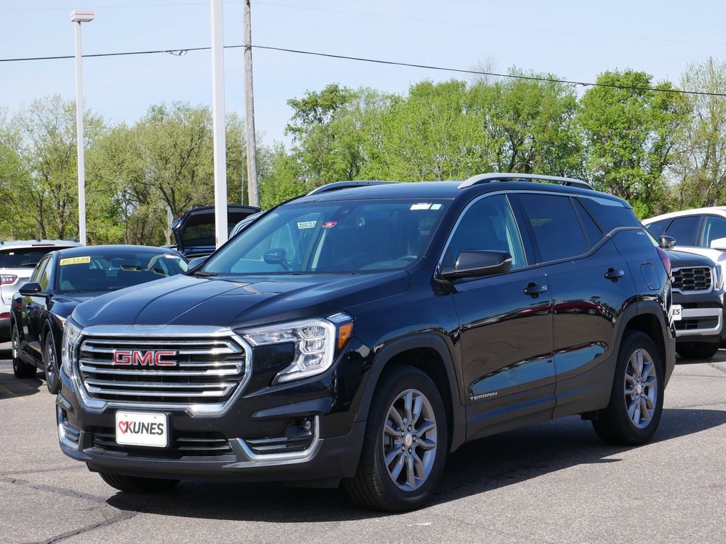 Used 2023 GMC Terrain SLT w/ Infotainment Package II AWD/4WD image 5
