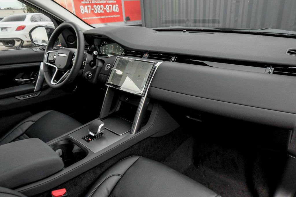 Used 2025 Land Rover Discovery Sport S image 21