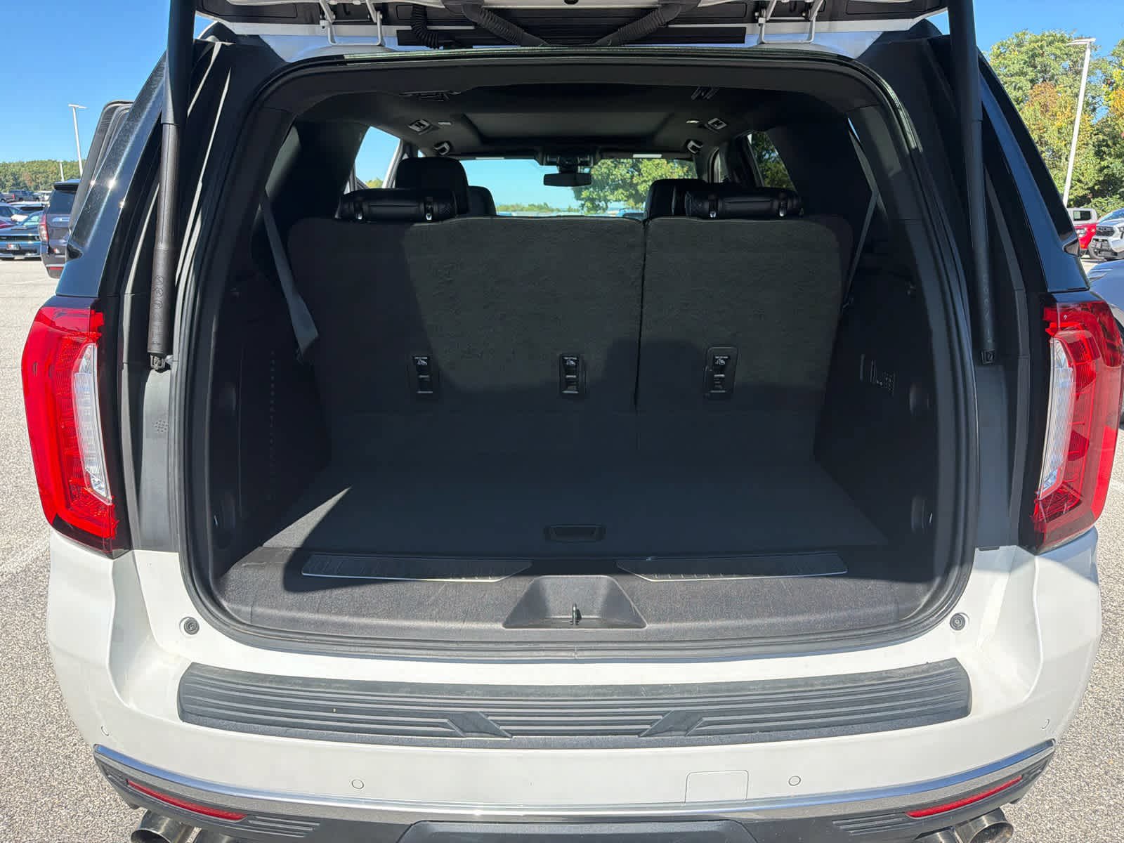 Used 2022 GMC Yukon Denali AWD/4WD image 34
