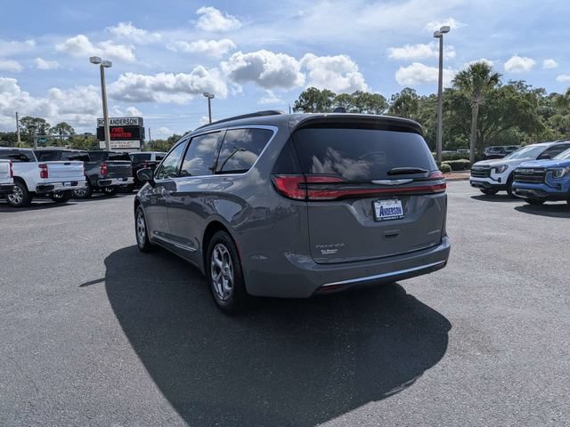Used 2023 Chrysler Pacifica Limited FWD image 5