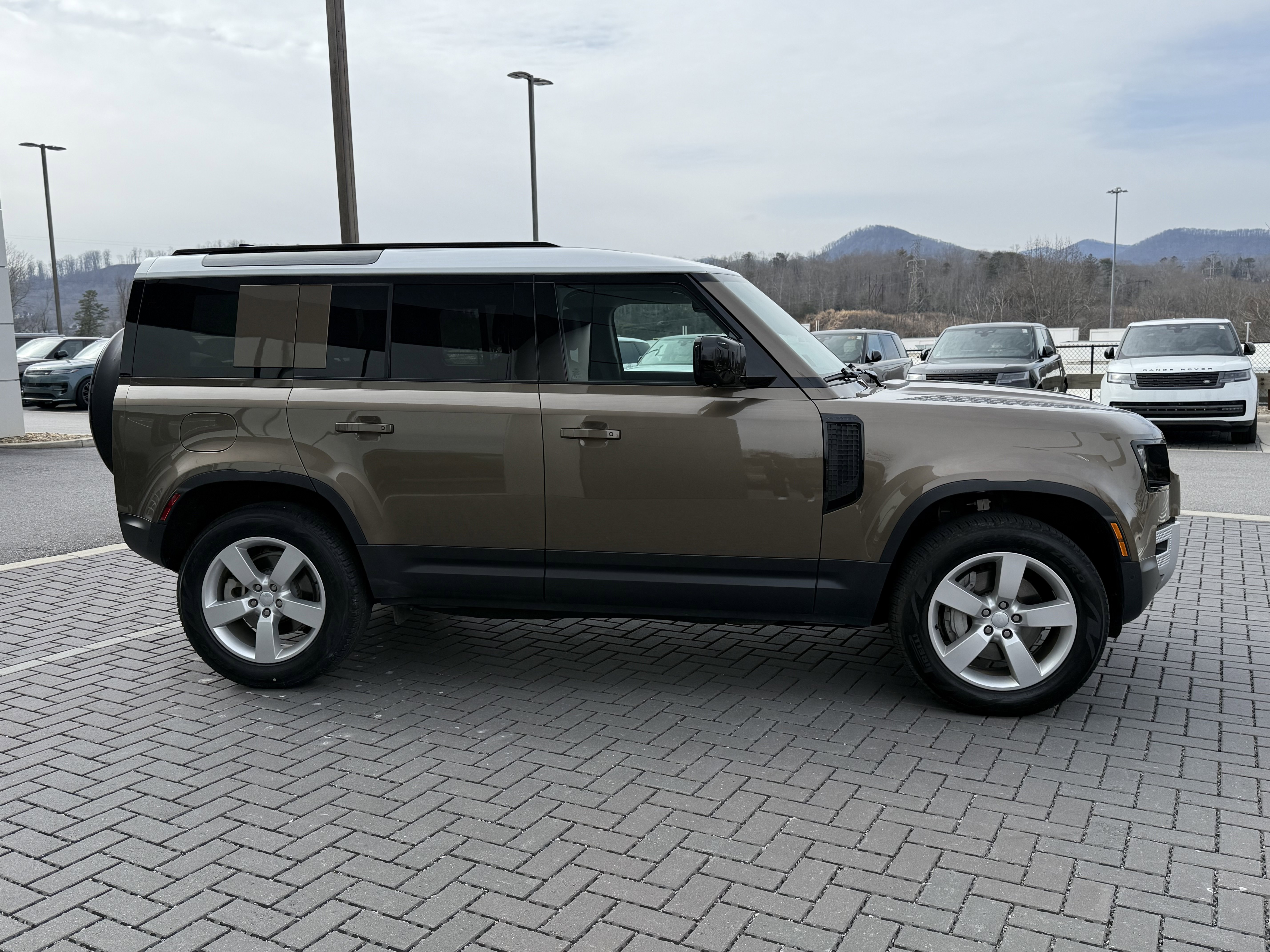 Certified 2025 Land Rover Defender 110 S AWD/4WD image 4