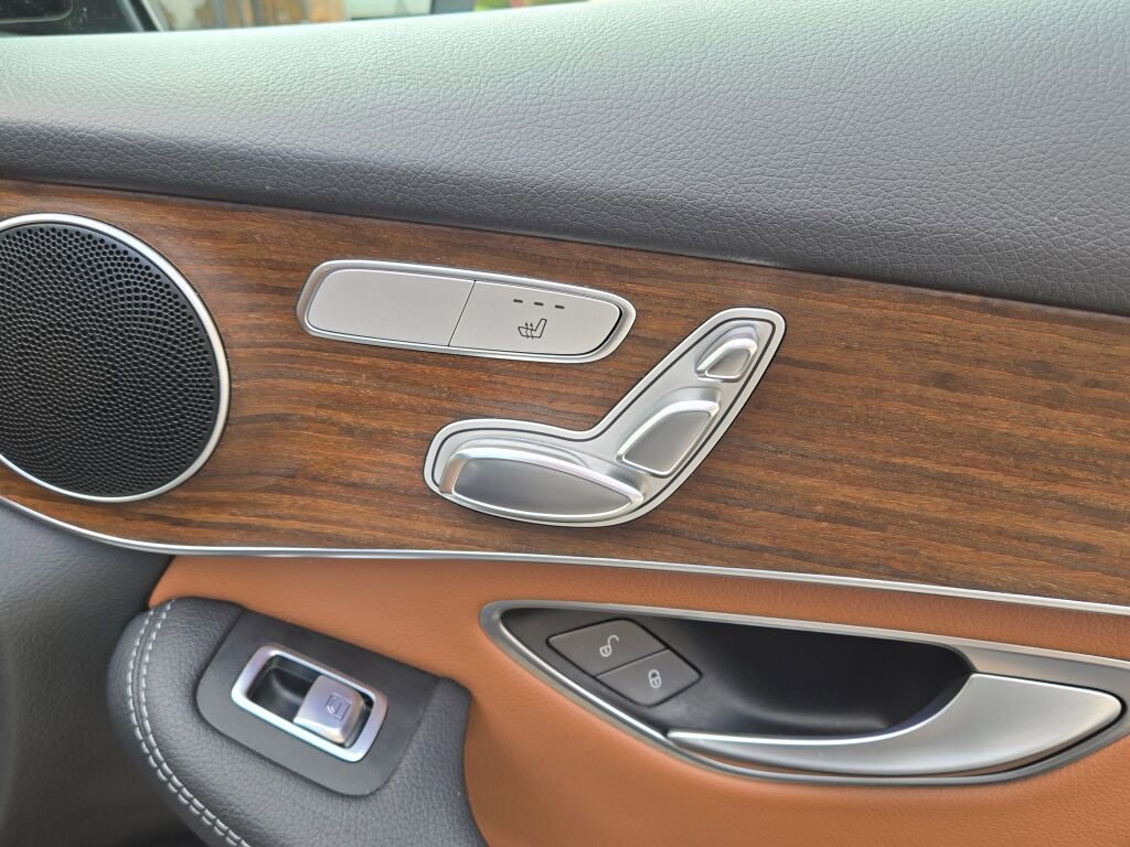 Used 2021 Mercedes-Benz GLC 300 4MATIC image 10