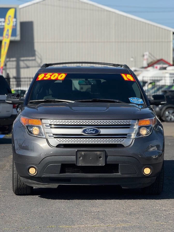 Used 2014 Ford Explorer XLT w/ Equipment Group 201A AWD/4WD image 2