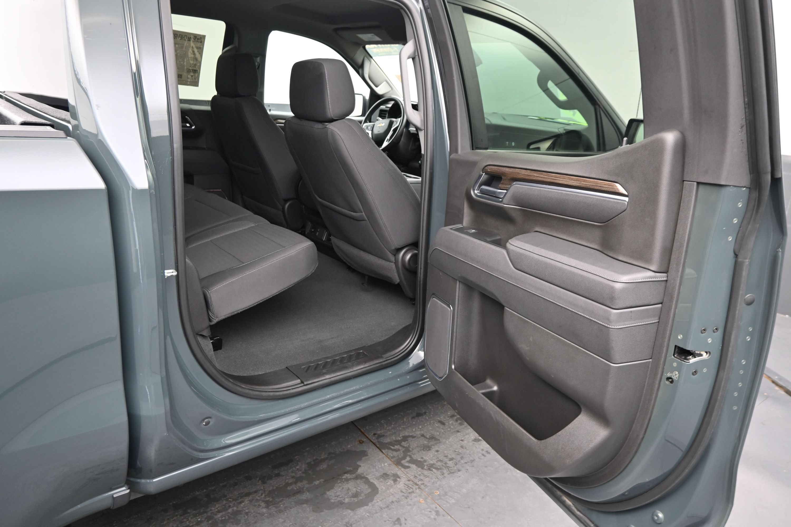 Used 2025 Chevrolet Silverado 1500 LT AWD/4WD image 12