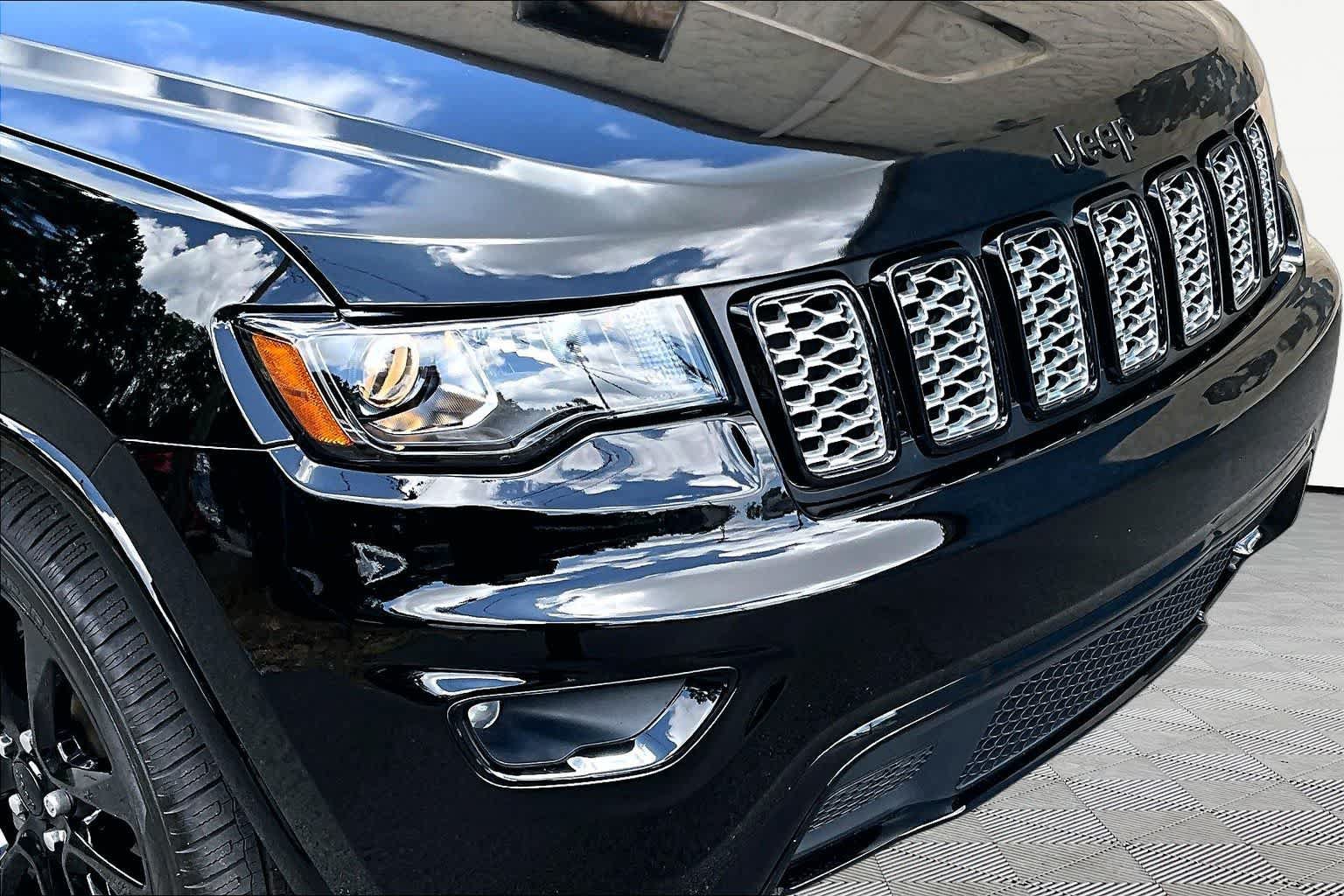 Used 2018 Jeep Grand Cherokee Altitude RWD image 30